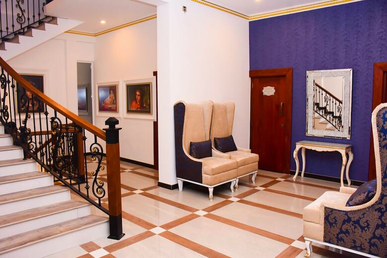 Hotel Negombo New Queen's Palace