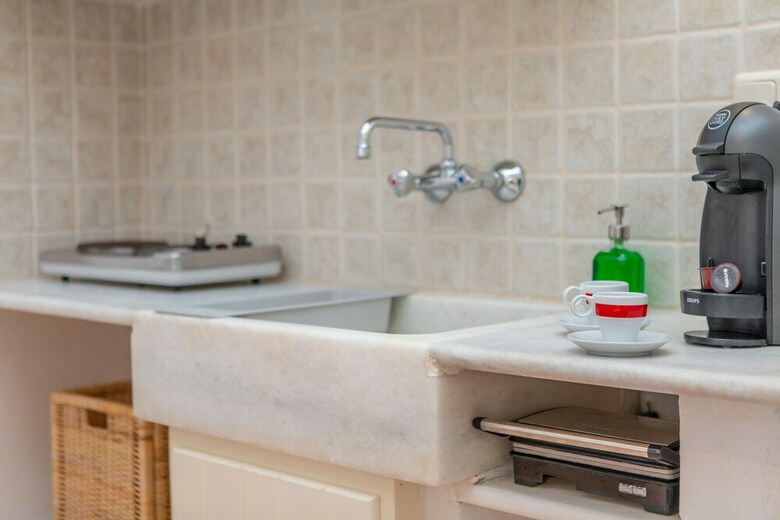 Apartamentos Thea Suites - Near Agios Prokopios Beach