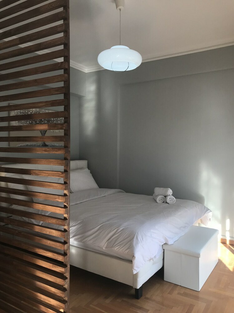 City Life Apartment In Athens Heart