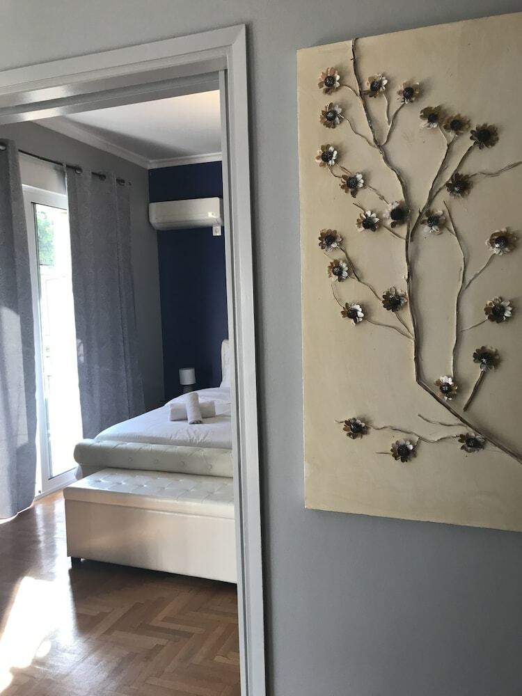 City Life Apartment In Athens Heart
