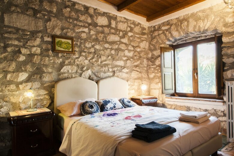 Bed & Breakfast Villa De Luccheri