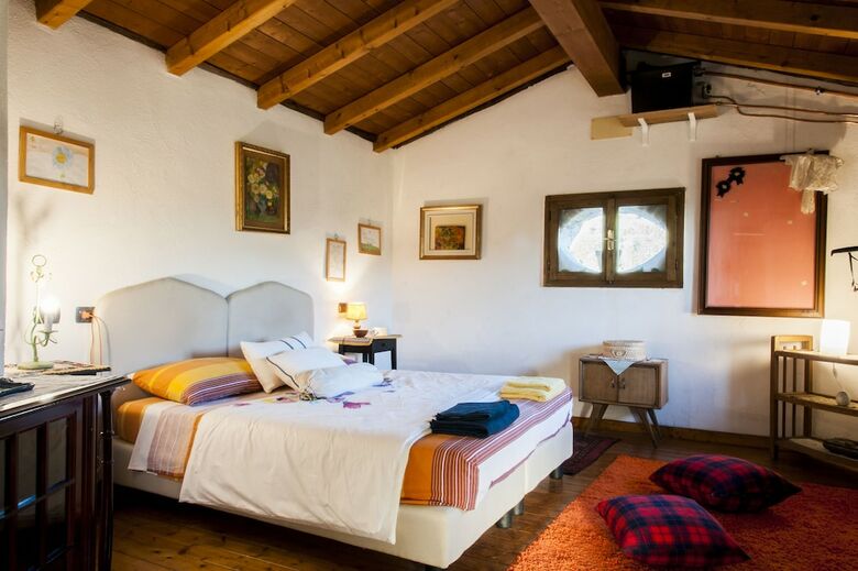 Bed & Breakfast Villa De Luccheri