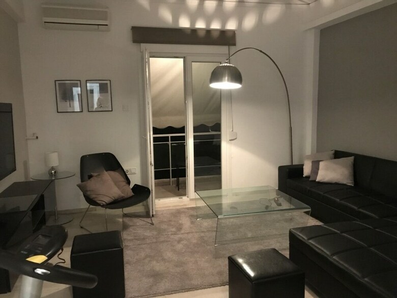 Renovated Minimal Aptm Next To Metro
