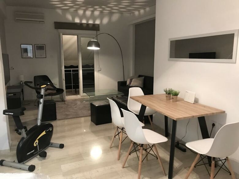 Renovated Minimal Aptm Next To Metro