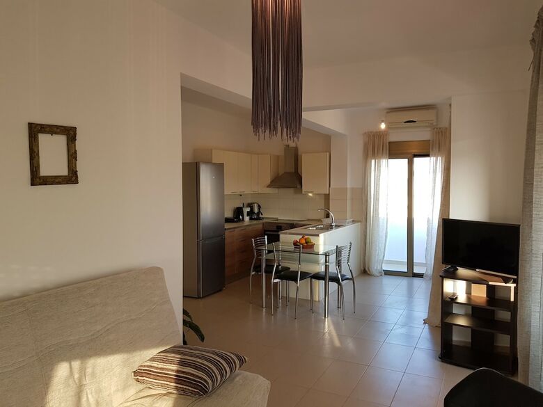 Iriana's Apartments In Center