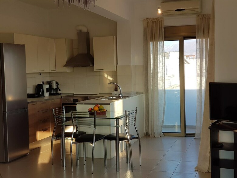Iriana's Apartments In Center