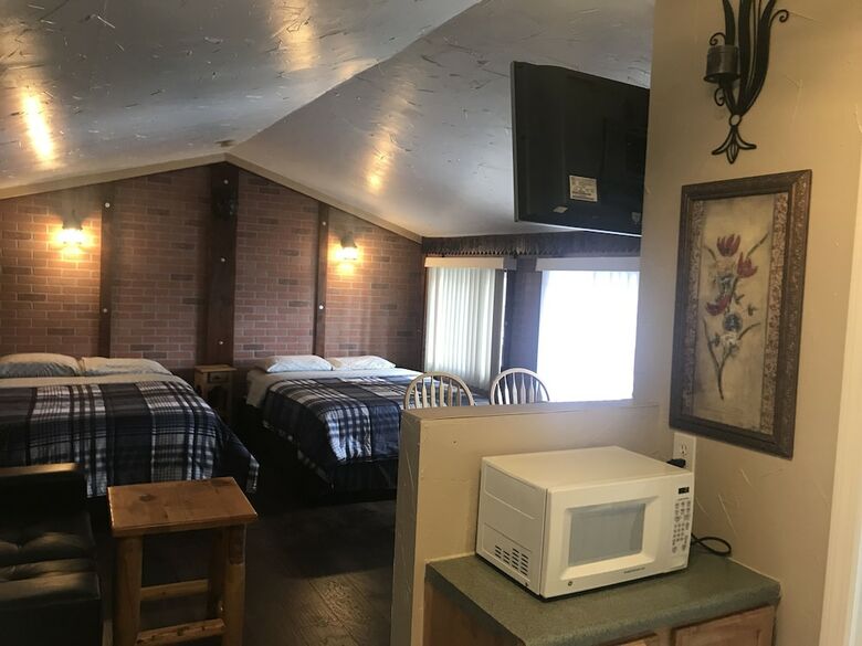 Cabana Alexander Lake Lodge