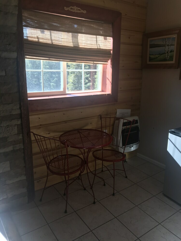Cabana Alexander Lake Lodge