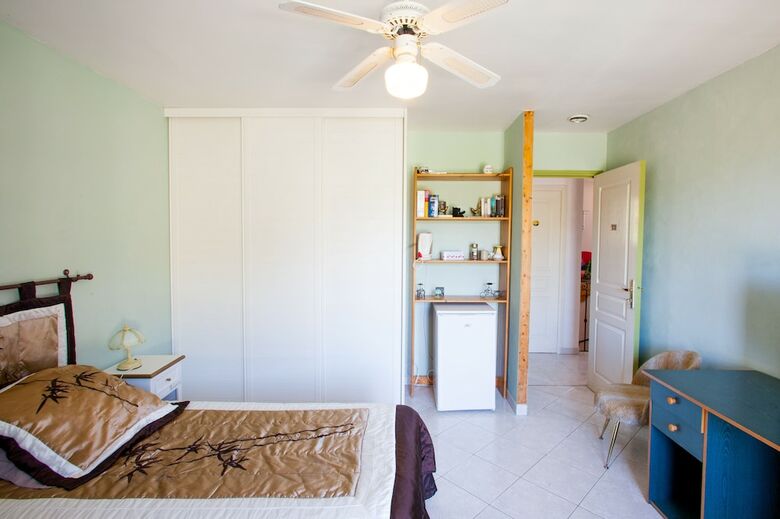 Bed & Breakfast Le Cabanon de R�gine - Chambre D'h�tes