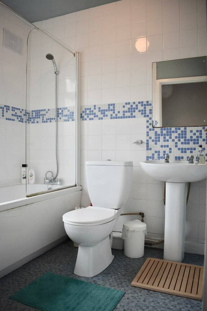 2 Bedroom Apartment 1 Bathroom
