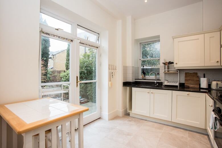 Apartamentos Spacious 2 Bedroom Flat With Garden