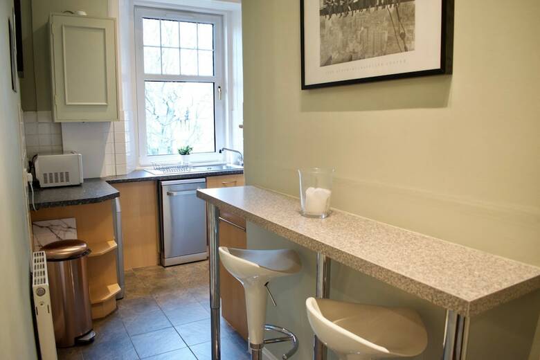 2 Bedroom Apartment Near Murrayfield