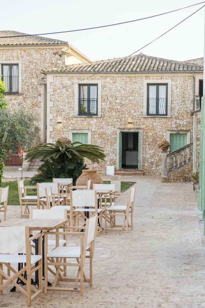 Bed & Breakfast Curolla Petit Hotel