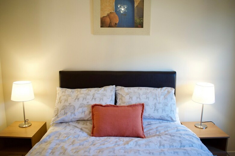 Traditional 2 Bedroom Edinburgh Apartment