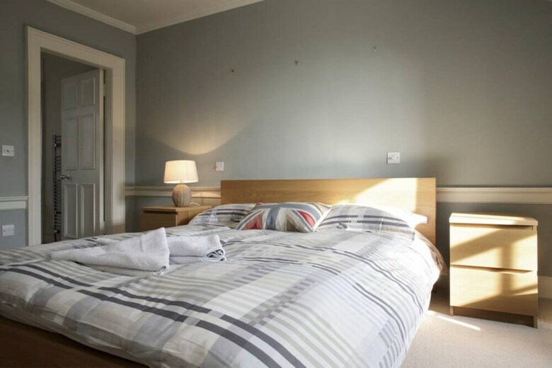 North Castle Street Flat With Views Over Edinburgh