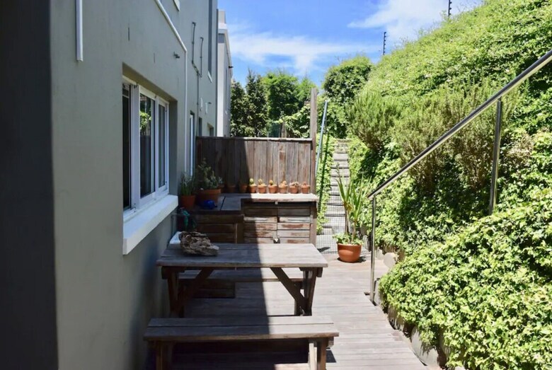 Spacious 3 Bedroom Apartment In Cape Town