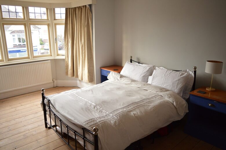 Spacious 3 Bedroom Home In Stoke Bishop