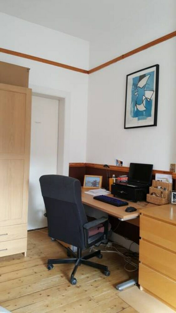 Spacious 2 Bedroom Victorian Apartment Near Leith