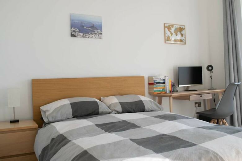 Stunning 1 Bedroom Riverside Apartment
