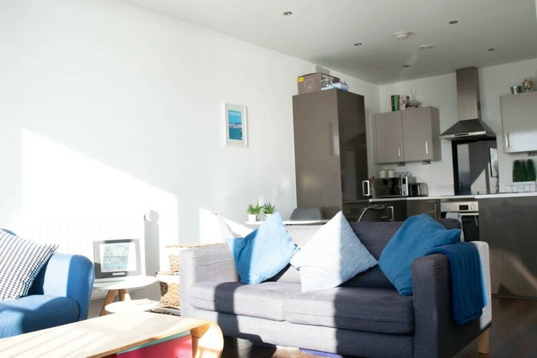 Stunning 1 Bedroom Riverside Apartment