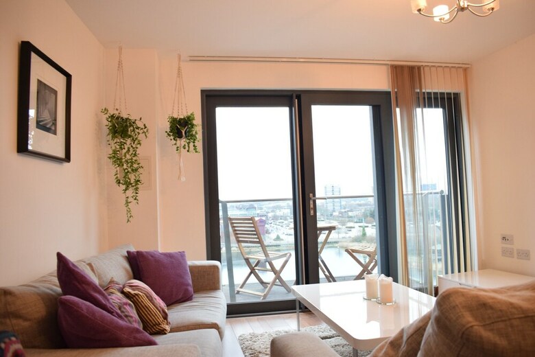 Apartamentos Modern 2 Bed Flat With Balcony In Canada Water