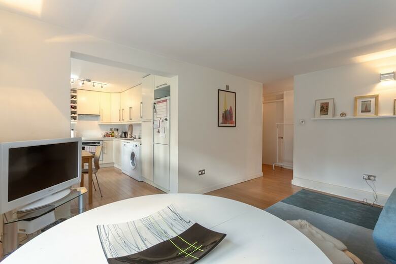 Elephant And Castle 2 Bedroom Apartment