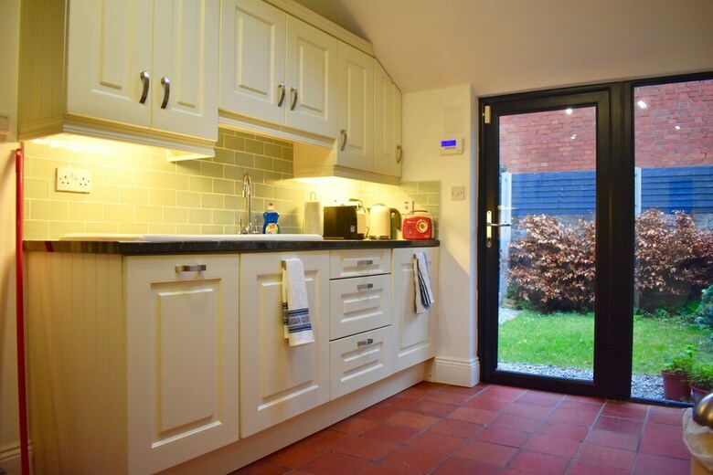 Beautiful 3 Bedroom Terraced House With Garden
