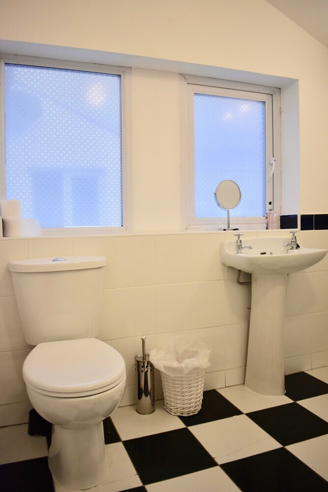 Beautiful 3 Bedroom Terraced House With Garden