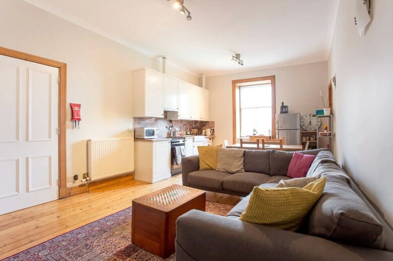 Apartamentos Spacious Traditional 3 Bedroom Flat In New Town