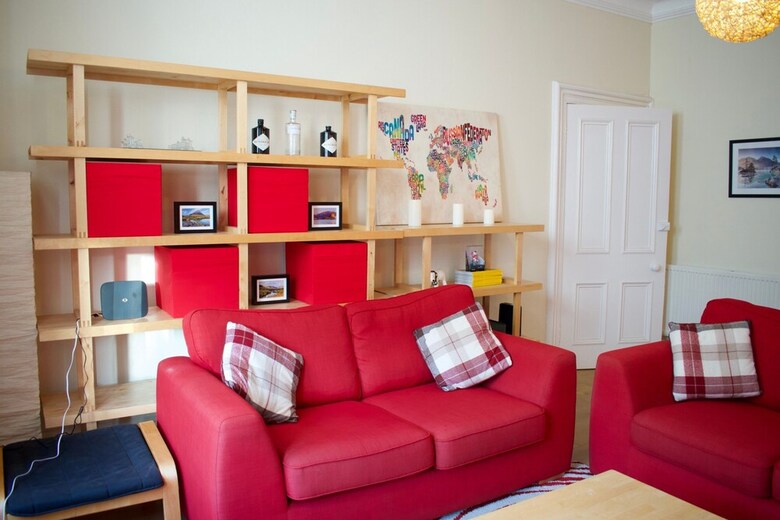 Bright 3 Bedroom Central Apartment