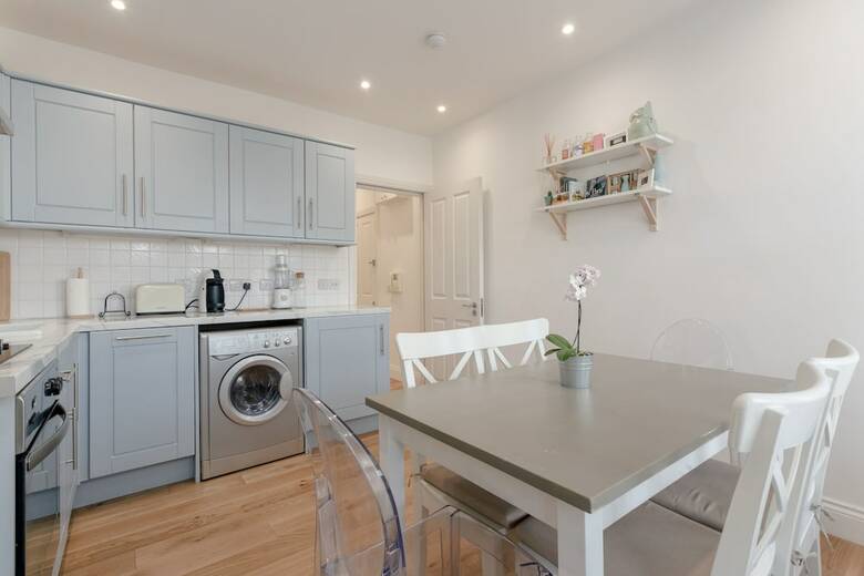 Bright 1 Bedroom Apartment In Wimbledon Park