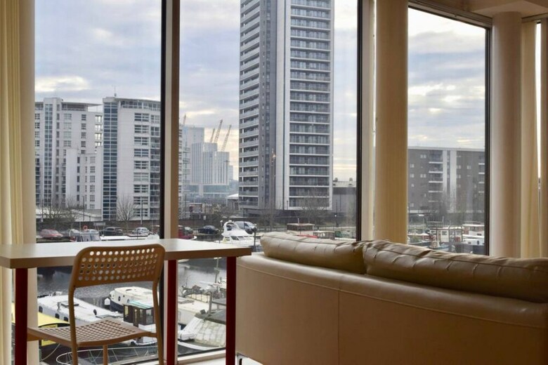 Canary Wharf 2 Bedroom Apartment With Amazing Views