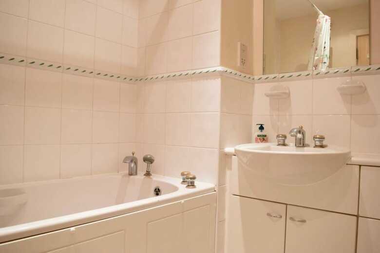 Canary Wharf 2 Bedroom Apartment With Amazing Views