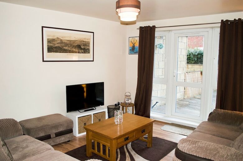 Apartamentos Bright 2 Bedroom Flat With Patio