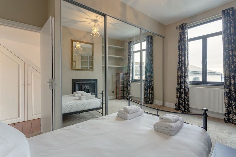 4 Bedroom Victorian House Near Notting Hill