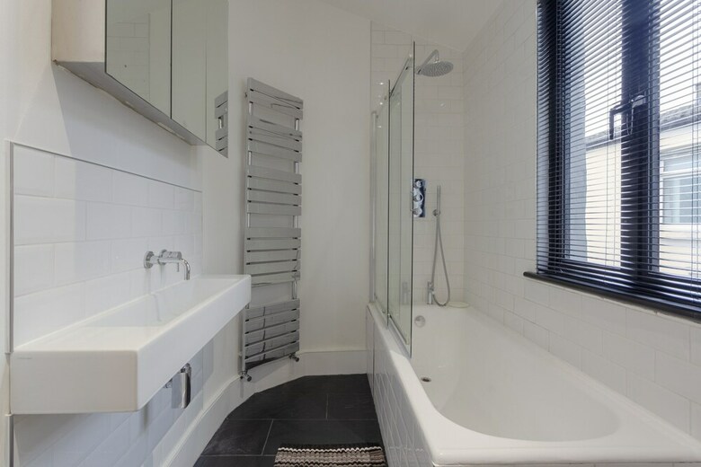 4 Bedroom Victorian House Near Notting Hill