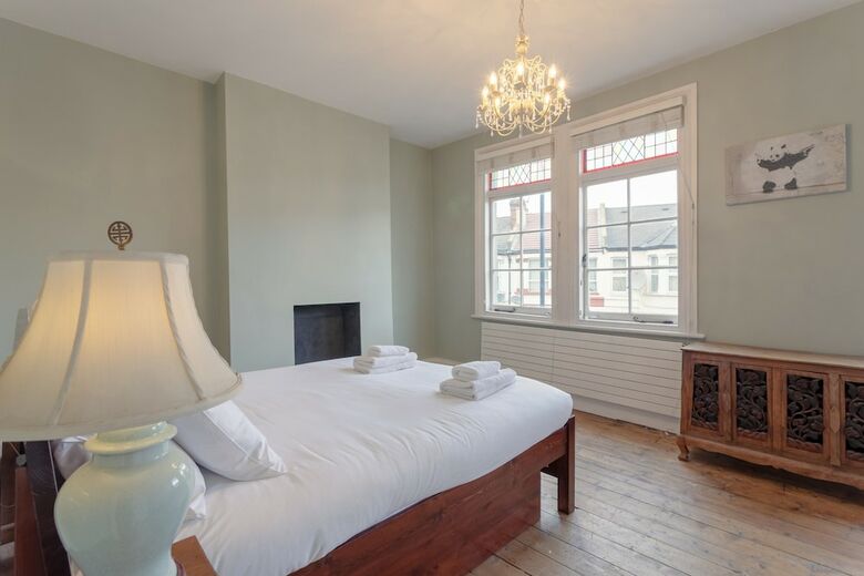 4 Bedroom Victorian House Near Notting Hill