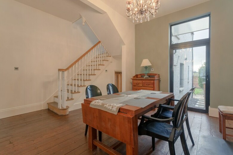 4 Bedroom Victorian House Near Notting Hill