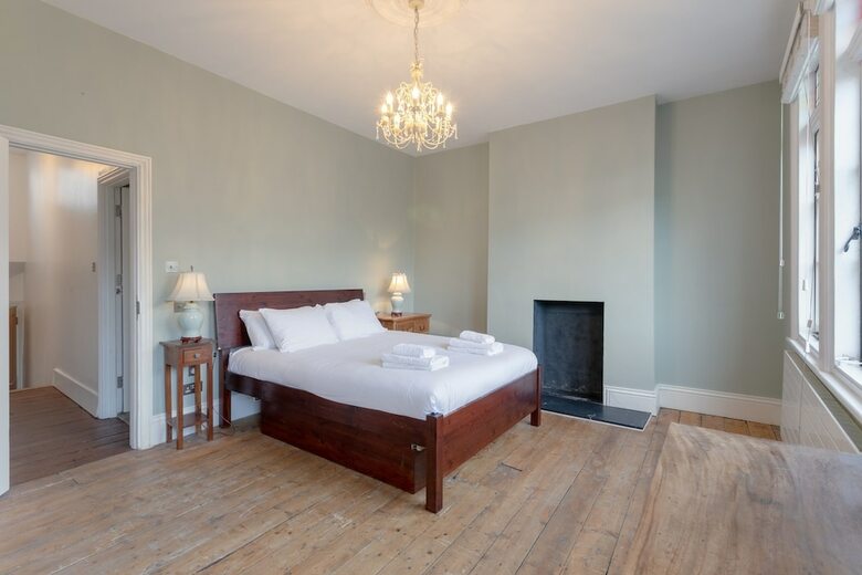 4 Bedroom Victorian House Near Notting Hill