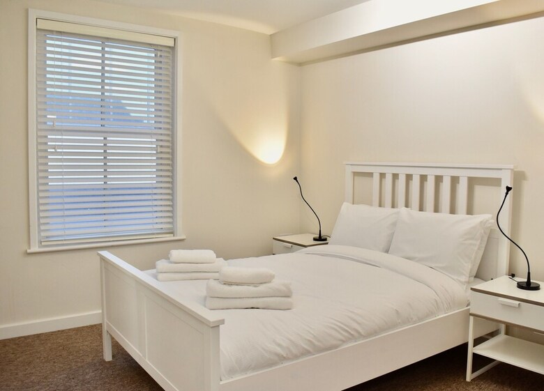Modern 2 Bedroom House By The Station