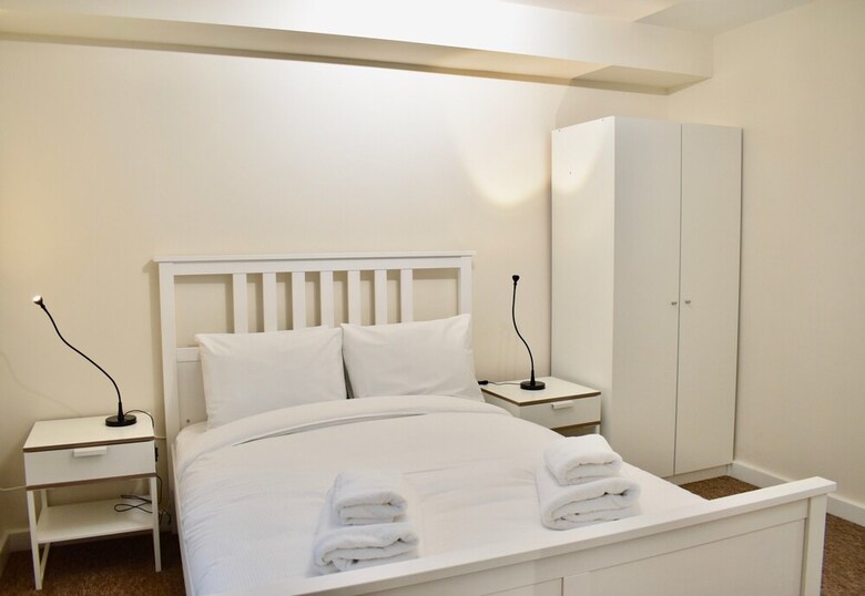 Modern 2 Bedroom House By The Station