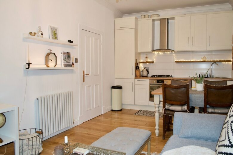 2 Bedroom Apartment In Dalry Edinburgh