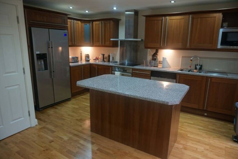 2 Bedroom Mews House In Maida Vale