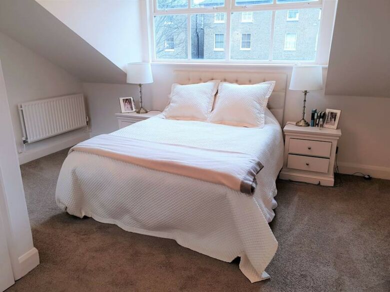 2 Bedroom Mews House In Maida Vale