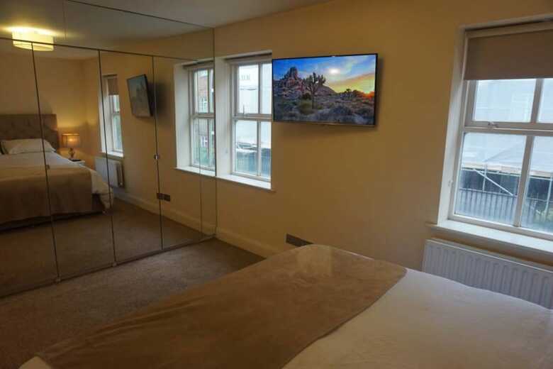 2 Bedroom Mews House In Maida Vale