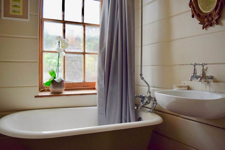 1 Bedroom Historic Cottage In Kentish Town