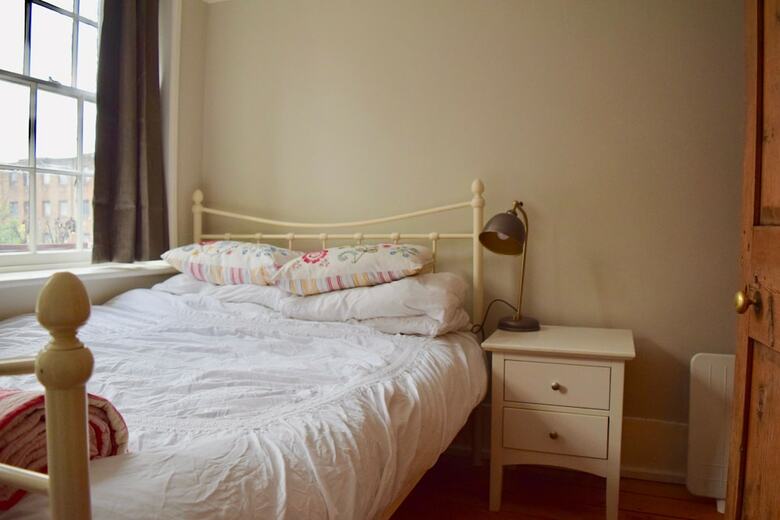 1 Bedroom Historic Cottage In Kentish Town