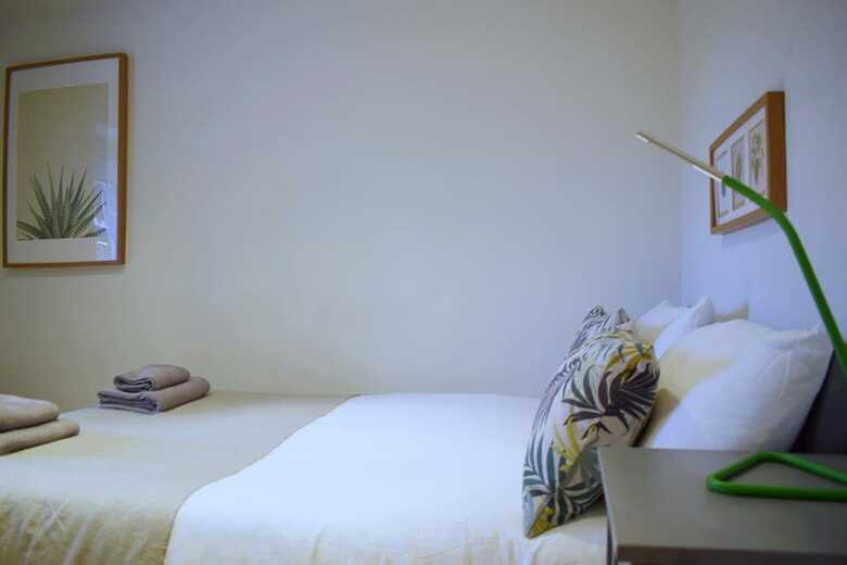 Central 1 Bedroom Apartment Near Tower Hill With Balcony