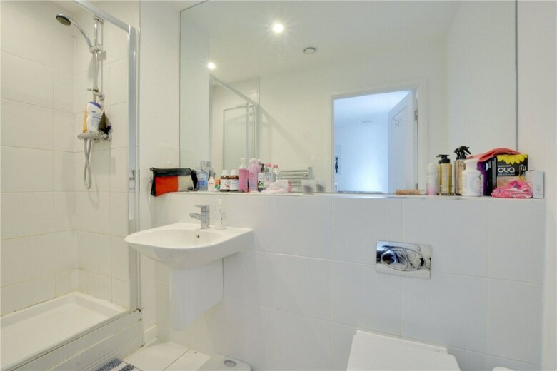 2 Bedroom Flat In Greenwich