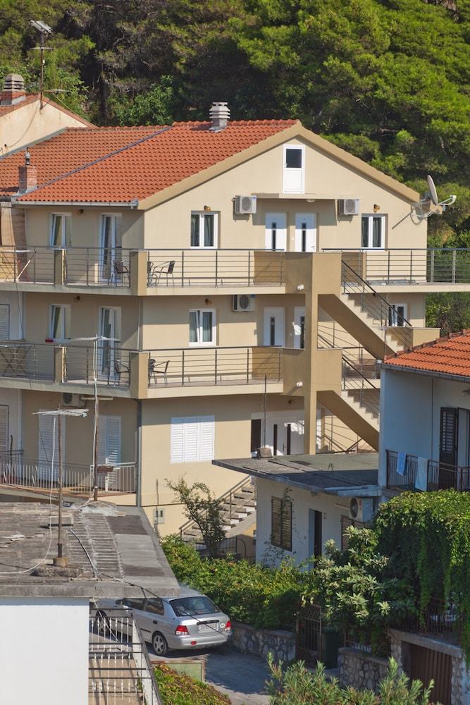 Apartments Alma